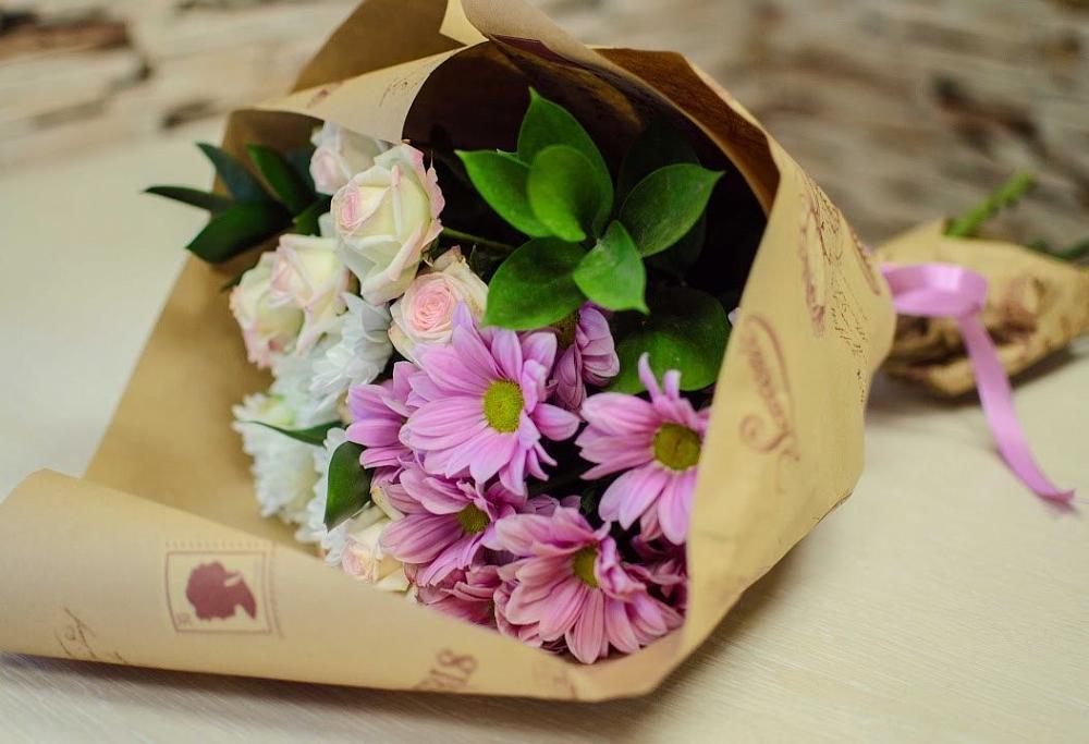 Букет цветов из: Розы и Хризантемы в Ладожской