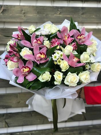 Букет цветов из: Розы и Хризантемы в Ладожской