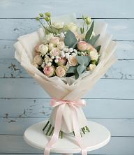 Букет цветов из:  Розы и Лизиантусы в Ладожской