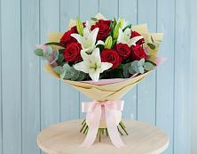 Букет цветов из:  Лилии и Розы в Ладожской