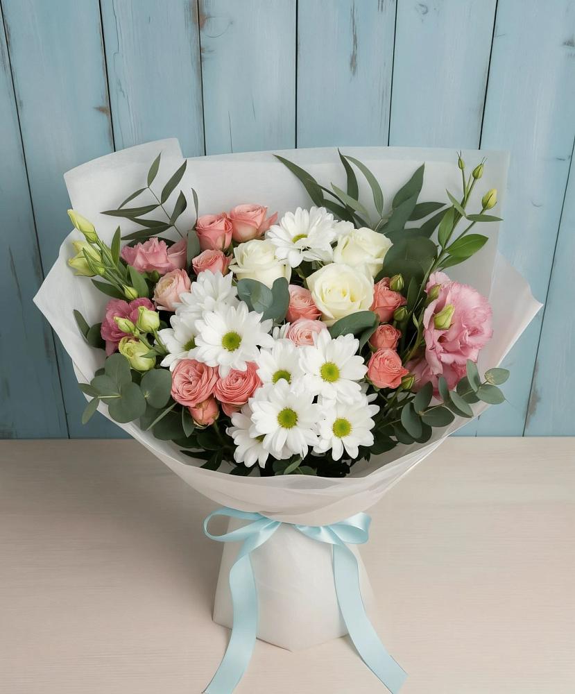 Букет цветов из: Розы, Лизиантусы и Хризантемы в Ладожской