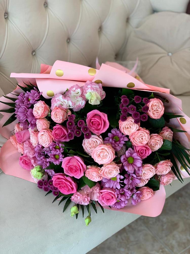 Букет цветов из: Хризантемы, Розы и Лизиантусы в Ладожской