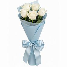 Букет 5 Белых роз Проуд в Ладожской