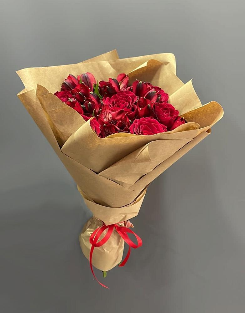 Букет цветов из: Альстромерии и Розы в Ладожской