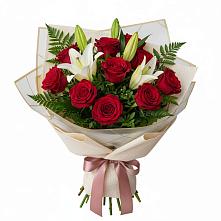 Букет цветов из:  Лилии и Розы в Ладожской