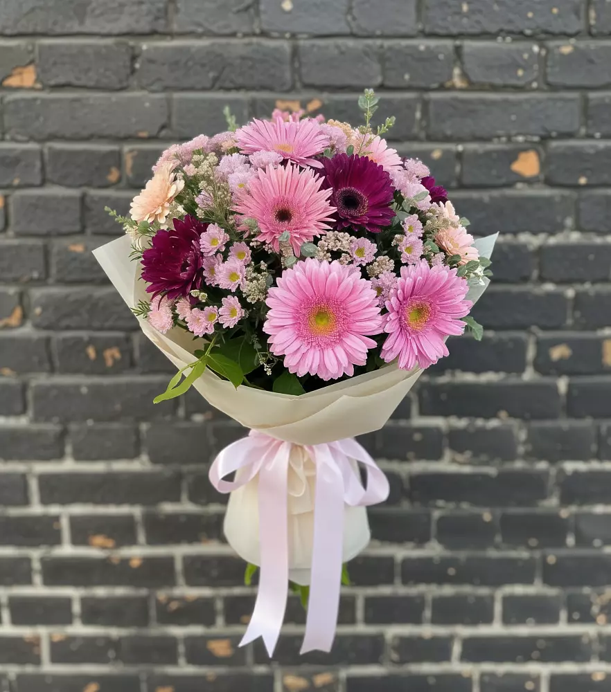 Букет цветов из: Герберы и Хризантемы в Ладожской