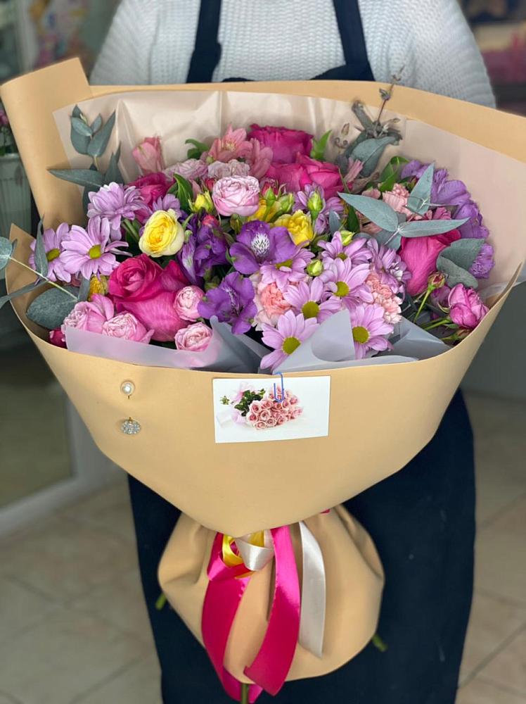 Букет цветов из: Хризантемы, Гвоздики и Альстромерии в Ладожской