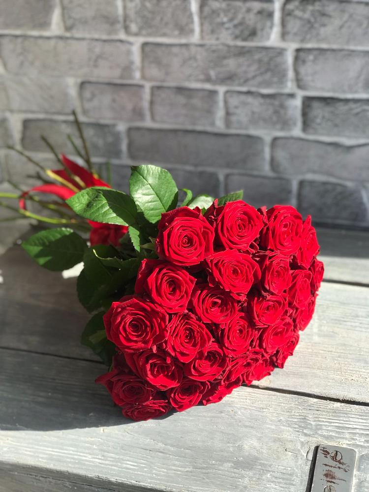Букет Красные розы Фридом в Ладожской