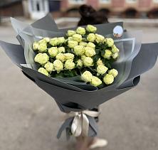 Букет Белые кустовые розы Солинеро в Ладожской