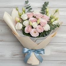 Букет цветов из:  Лизиантусы в Ладожской