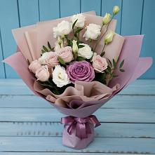 Букет цветов из:  Розы и Лизиантусы в Ладожской