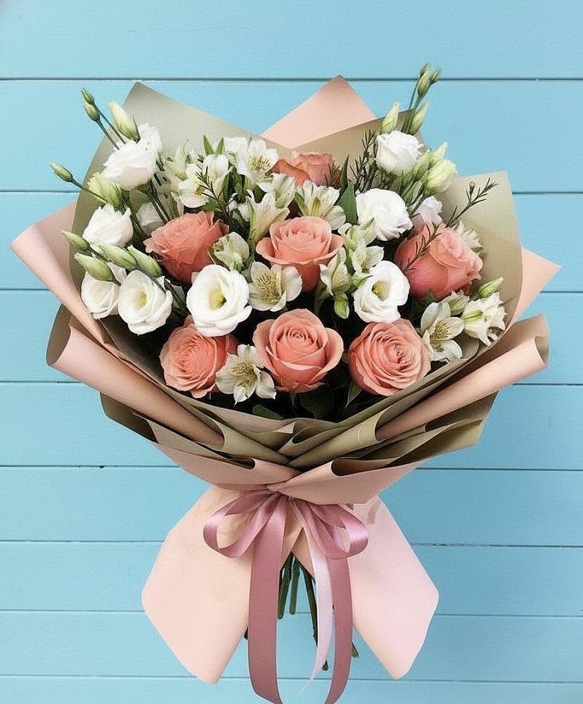 Букет цветов из: Розы, Альстромерии и Лизиантусы в Ладожской