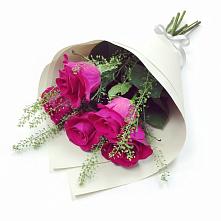 Букет цветов из:  Розы в Ладожской