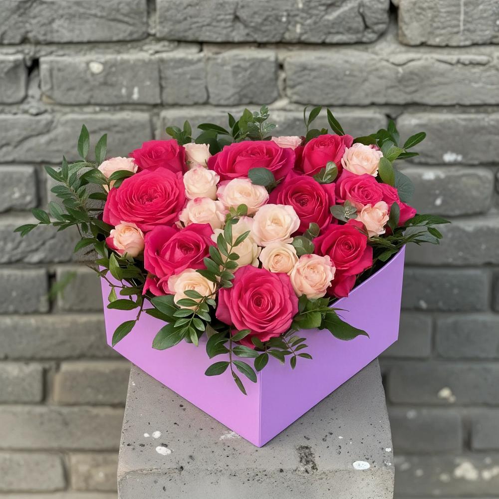 Цветочная композиция из Розы в коробке в Ладожской