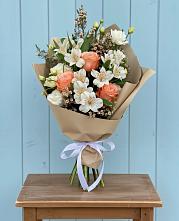 Букет цветов из:  Альстромерии, Лизиантусы, Розы и Хризантемы в Ладожской