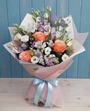 Букет цветов из:  Лизиантусы, Розы, Альстромерии и Гипсофила в Ладожской