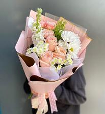 Букет цветов из:  Хризантемы и Розы в Ладожской