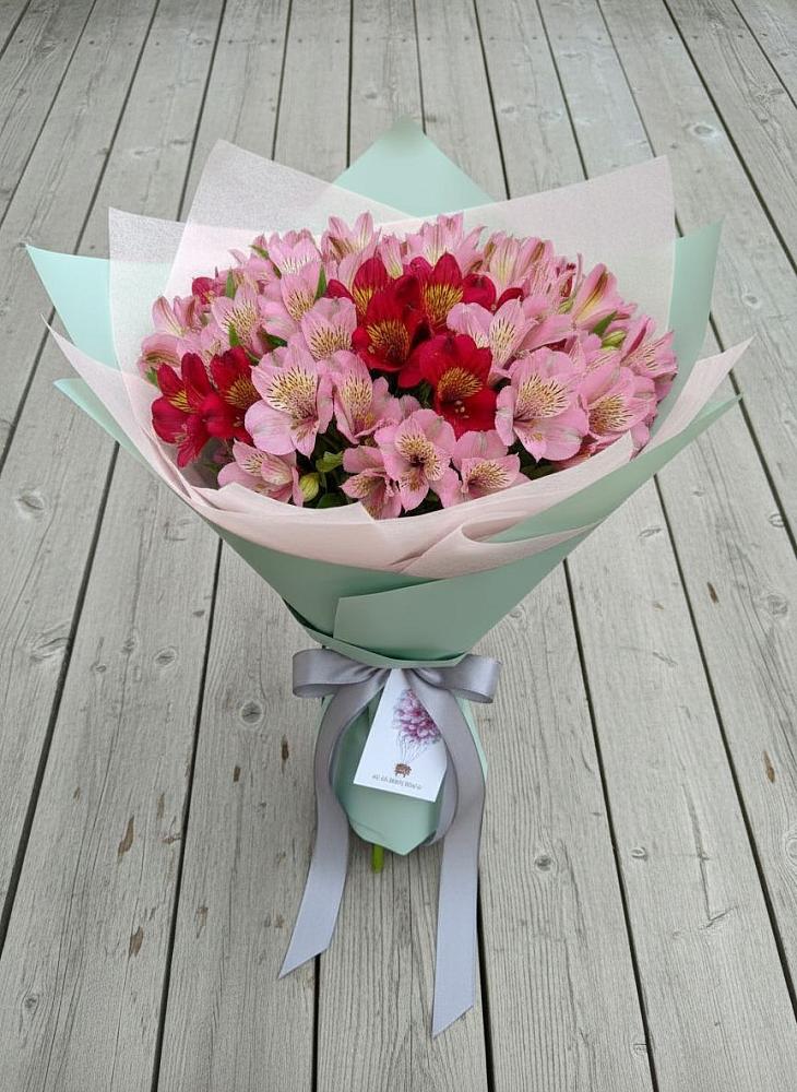Букет цветов из: Альстромерии в Ладожской