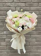 Букет цветов из:  Гвоздики, Розы, Лизиантусы и Хризантемы в Ладожской