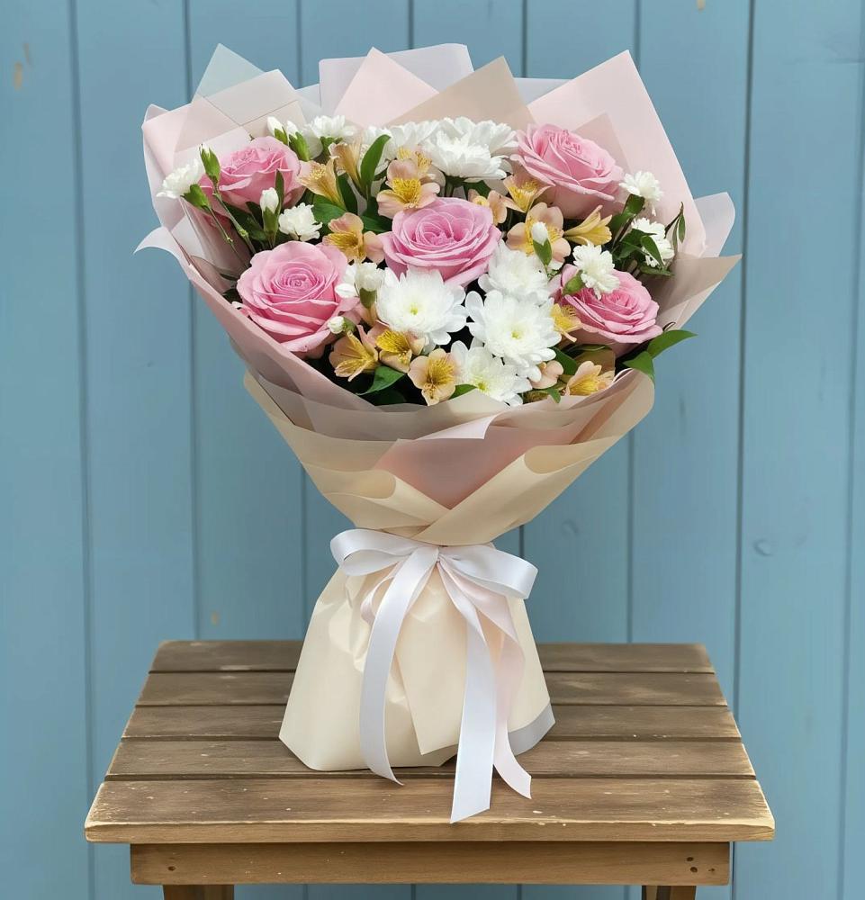 Букет цветов из: Гвоздики, Орхидеи и Розы в Ладожской