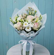 Букет цветов из:  Розы и Лизиантусы в Ладожской