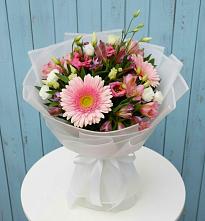 Букет цветов из:  Герберы, Альстромерии и Лизиантусы в Ладожской