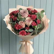 Букет цветов из:  Гвоздики и Розы в Ладожской