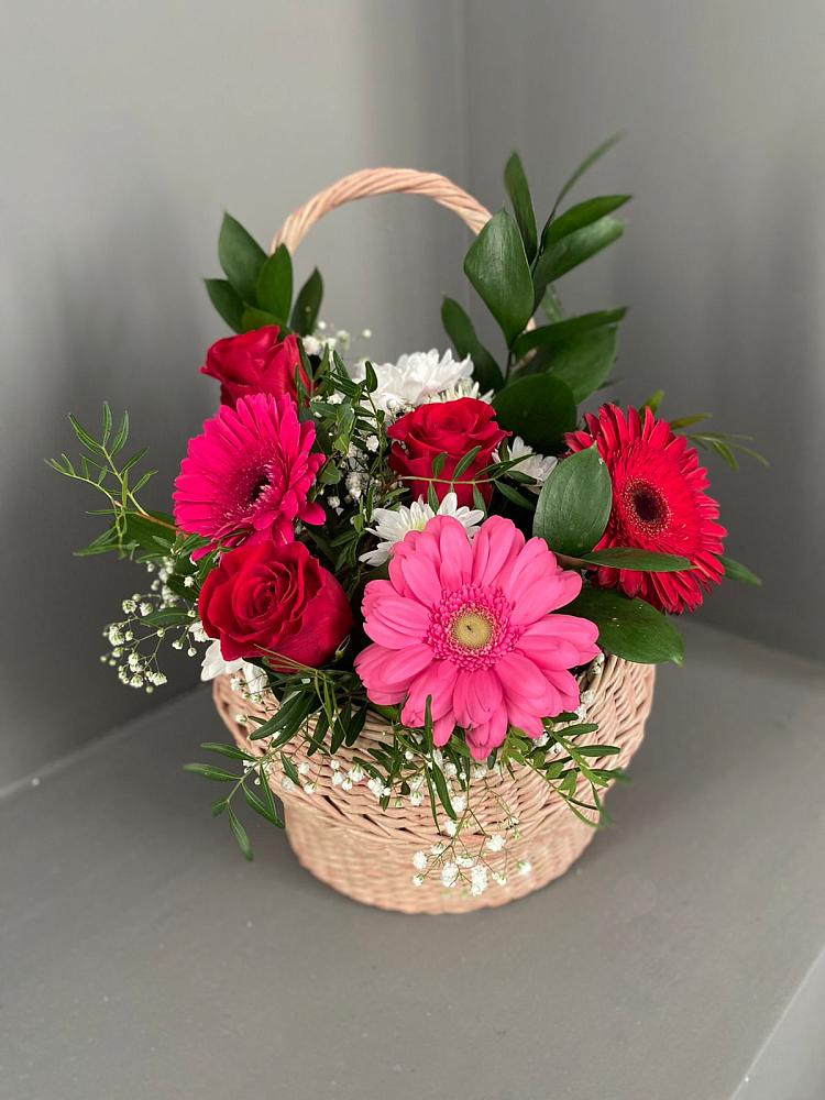 Цветочная композиция из Розы, Хризантемы и Герберы в корзине в Ладожской