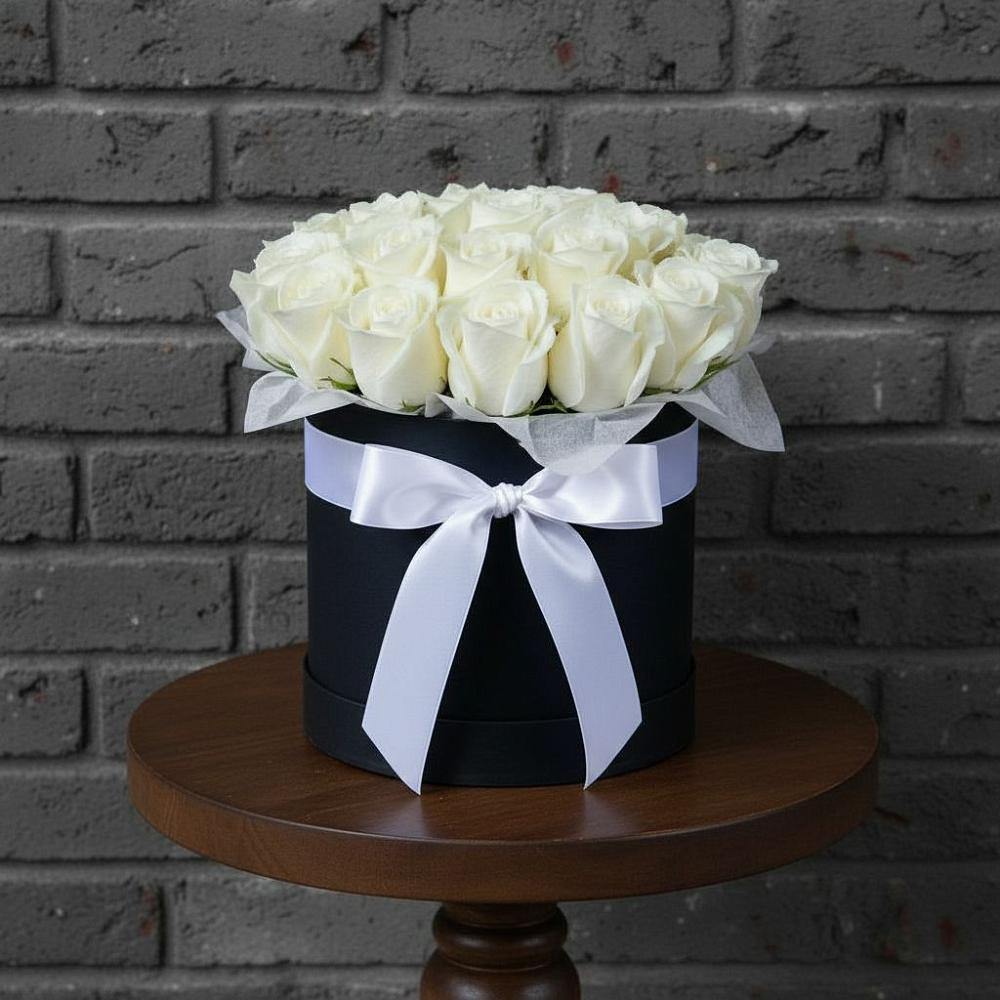 Цветочная композиция из Розы в шляпной коробке в Ладожской