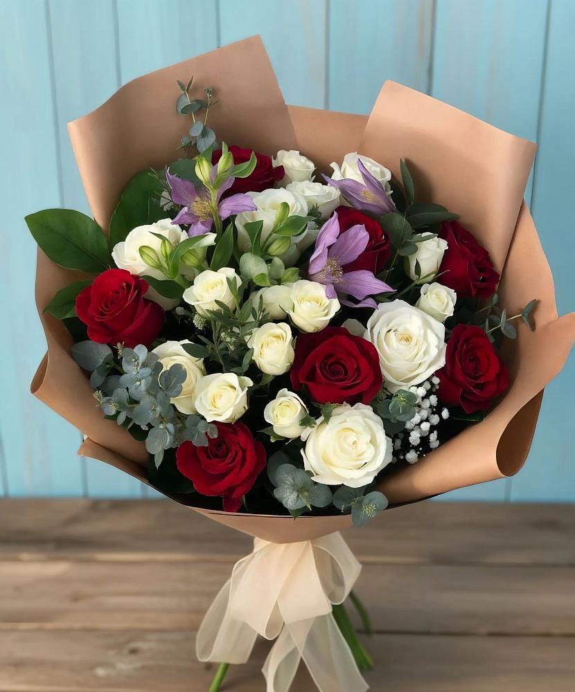 Букет цветов из: Розы и Альстромерии в Ладожской