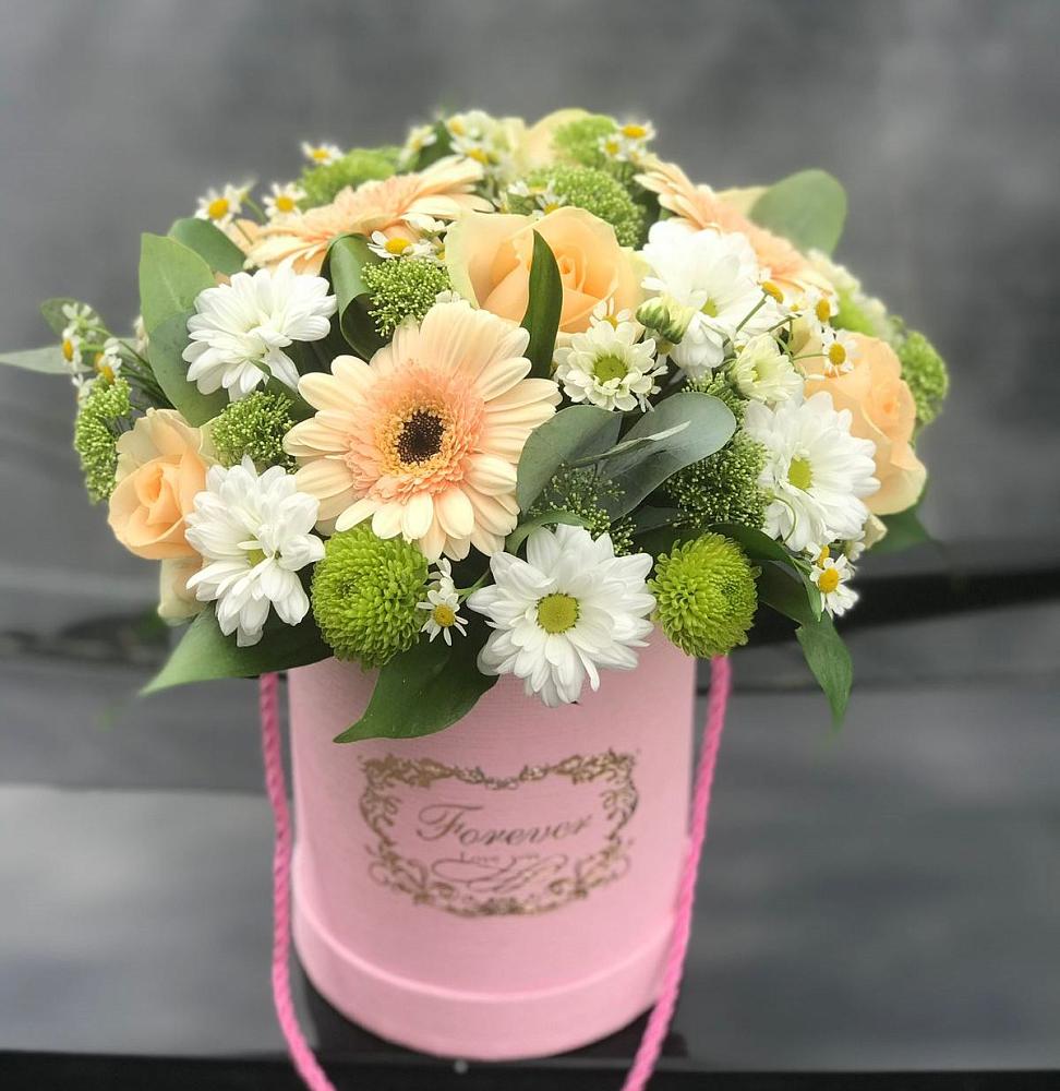 Цветочная композиция из Розы, Герберы и Хризантемы в шляпной коробке в Ладожской