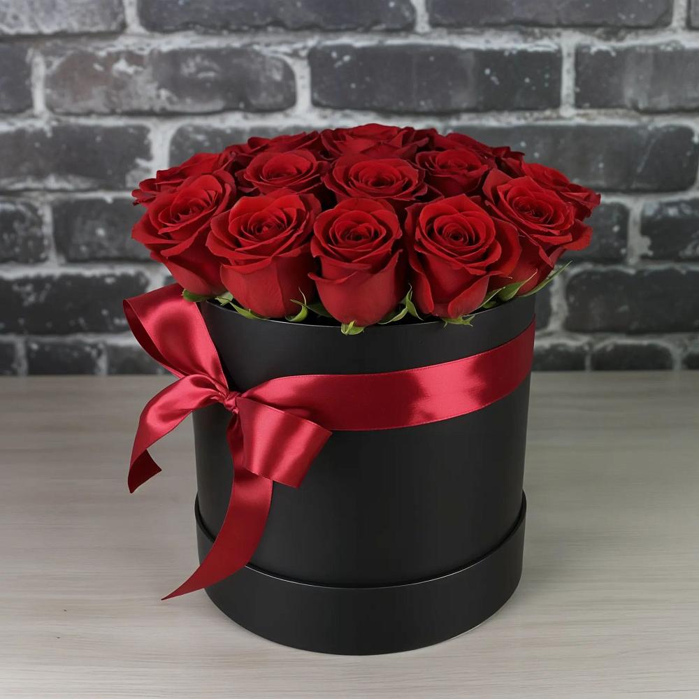 Цветочная композиция из Розы в шляпной коробке в Ладожской