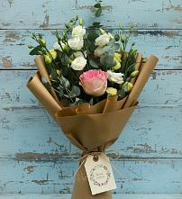 Букет цветов из:  Розы и Лизиантусы в Ладожской