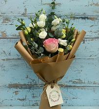 Букет цветов из:  Розы и Лизиантусы в Ладожской
