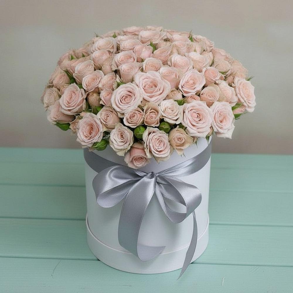 Цветочная композиция из Розы в шляпной коробке в Ладожской