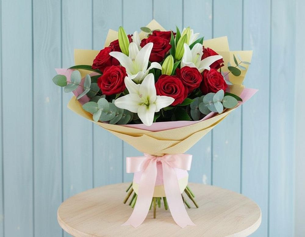 Букет цветов из: Лилии и Розы в Ладожской