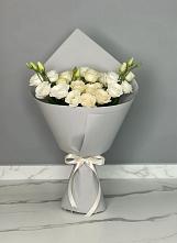 Букет цветов из:  Розы и Лизиантусы в Ладожской